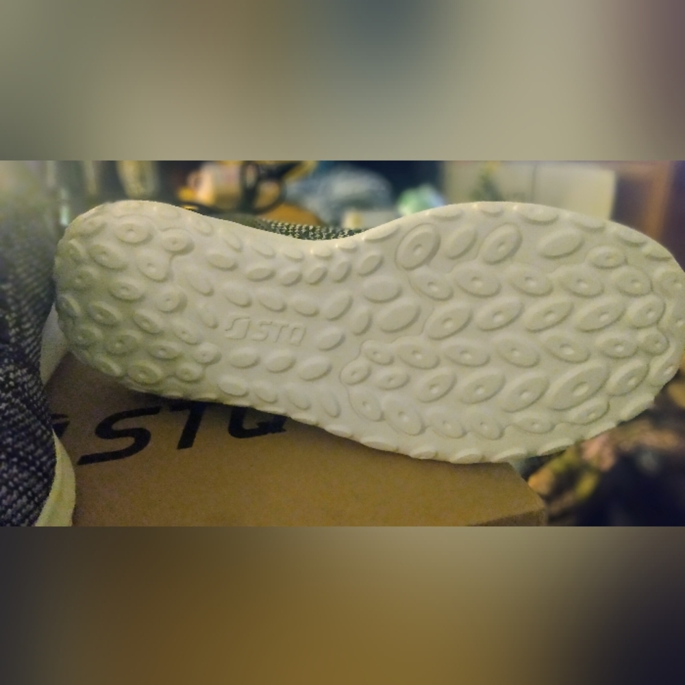 STQ lace up FINAL $10 NWT - Picture 3 of 3